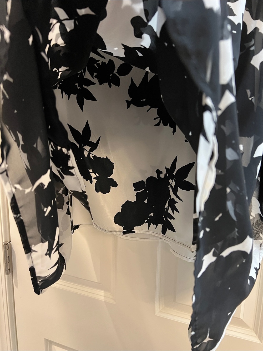 Frank Lyman Design Black & White Floral Sheer Blouse - Picture 4 of 6